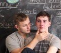 Austin Wallis, vloggero LGBT, fue expulsado de colegio privado