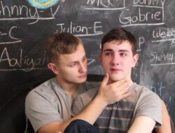 Austin Wallis, vloggero LGBT, fue expulsado de colegio privado