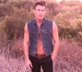 Blake McIver es ahora un go-go dance en un video musical gay