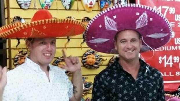 Nicky (izquierda) y David Beard han pedido ayuda al gobierno de Nueva Zelanda para traer a sus bebés a casa desde México.