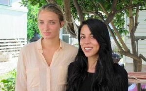 Lesbianas agredidas por darse un beso reciben 80 mil dólares